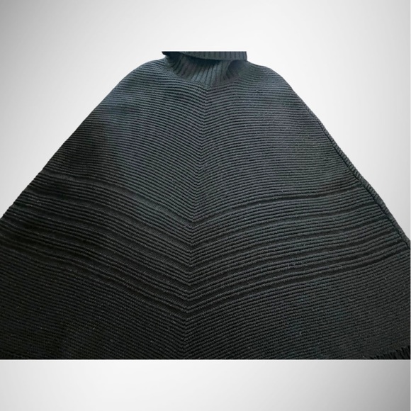 Banana Republic Black Turtleneck Poncho Sweater Fringe Merino Wool Size M/L - Picture 6 of 10